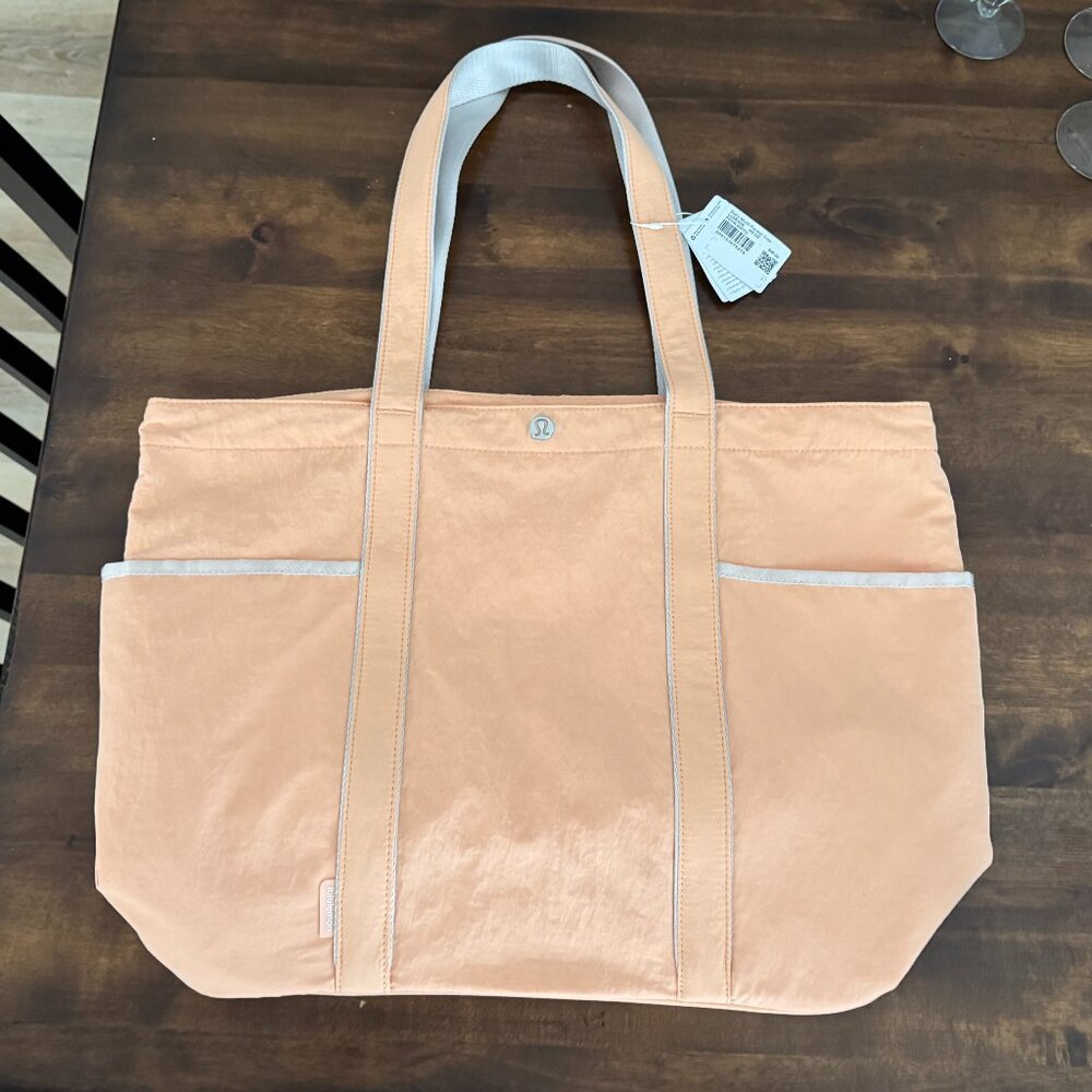 lululemon Daily Multi-Pocket Tote Bag 20L NWT